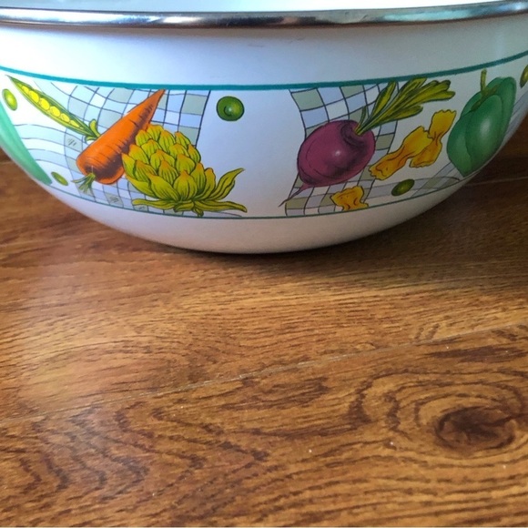 Vintage enamel veggie serving bowl - Picture 2 of 6